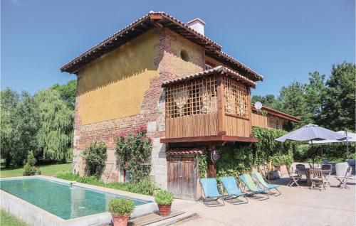Five-Bedroom Holiday Home in St. Paul de Varax gîte à louer Lent