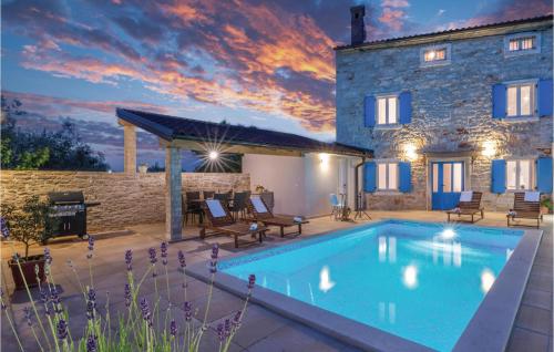 Beautiful Home In Peruski With Outdoor Swimming Pool - Peruški