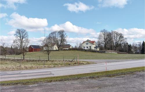 Medelldern bland de som bor i omrdet r 51 r. Jmfr man med Sverige i vrigt r singelhushll och sambor, 65+, verrepresenterade i omrdet. Vanliga Josefina Norrman - Hitta
