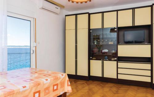  Two-Bedroom Apartment Kali with Sea View 04 in Kali