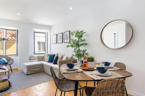 LovelyStay - Traditional Alfama View, Lisbonne
