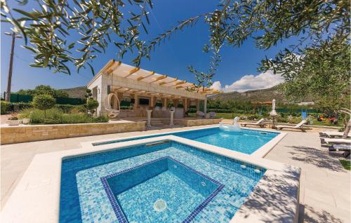 Beautiful Home In Seget Donji With 3 Bedrooms, Jacuzzi And Outdoor Swimming Pool - Trogir