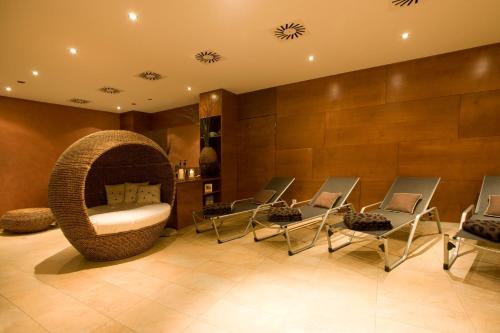 n Apartments Hotel - image 11