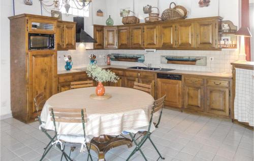 Holiday home Gabian 95 with Outdoor Swimmingpool gîte à louer Pézènes-les-Mines