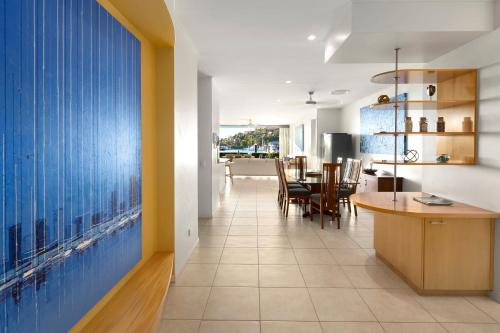Pavillion 17 - Waterfront Spacious 4 Bedroom With Own Inground Pool And Golf Buggy