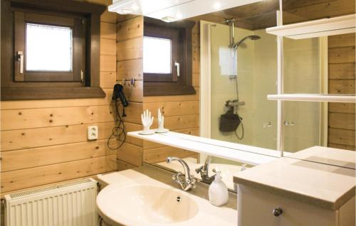 Bathroom, Amazing home in Rheezerveen with 2 Bedrooms and WiFi in Rheezerveen