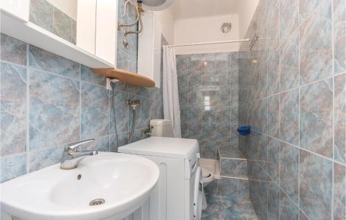  One-Bedroom Apartment in Posedarje in Posedarje