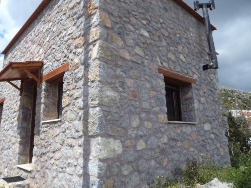  Manousos stone house in Méronas