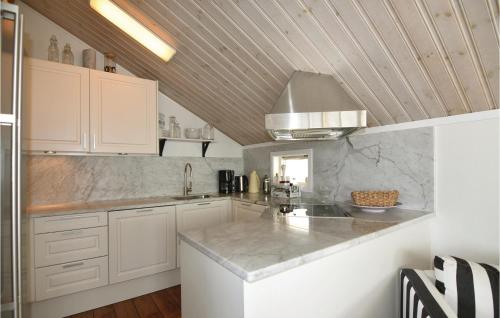 virtuve, Beautiful Home In Kyrkesund With Sauna in Kyrkesund