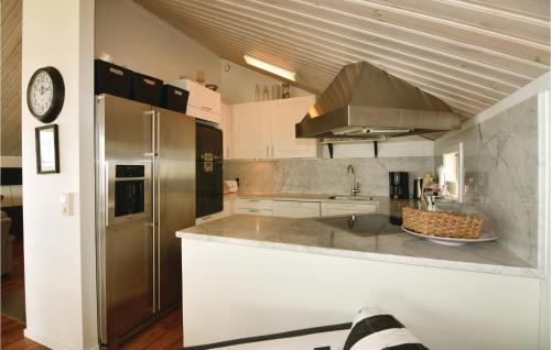 virtuve, Beautiful Home In Kyrkesund With Sauna in Kyrkesund