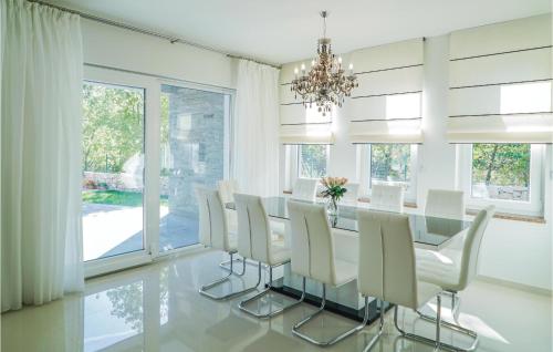  Five-Bedroom Holiday Home in Poljica Imotska in Novak