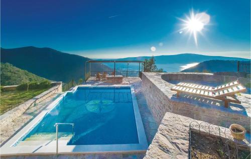 Beautiful Home In Tivat With Wifi