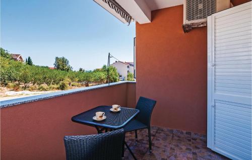  Two-Bedroom Apartment in Pakostane, Ferienwohnung in Pakoštane