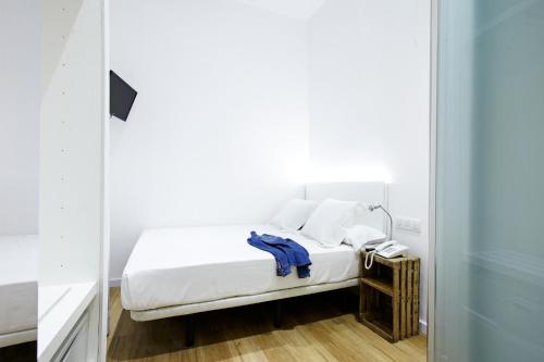 Som Nit Born - image 5