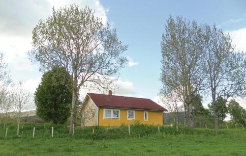 . Two-Bedroom Holiday Home in Sortland