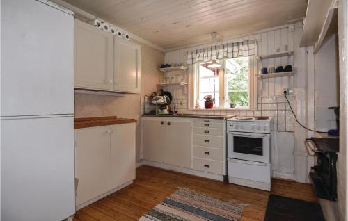 مطبخ, Nice Home In Saffle With Sauna in سافل