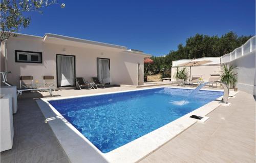 Awesome home in Makarska with 3 Bedrooms, WiFi and Outdoor swimming pool - Makarska