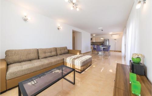  Three-Bedroom Apartment in Kastel Stari in Kaštel Stari
