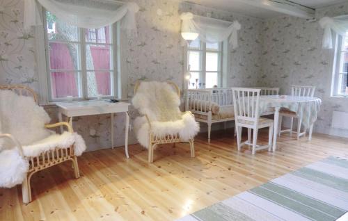 Nice Home In Borgholm With 1 Bedrooms in Борихолм