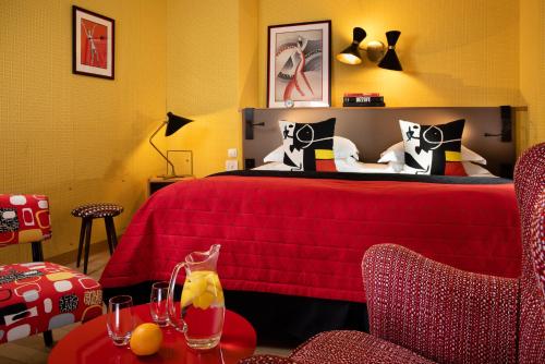 Guestroom, Hotel Artus Paris near Les Deux Magots Cafe