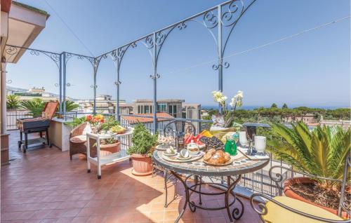  Two-Bedroom Apartment in Piano di Sorrento NA, Pension in Piano di Sorrento