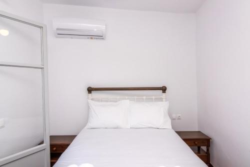  Cycladic Seafront House In Panormos in Panormos