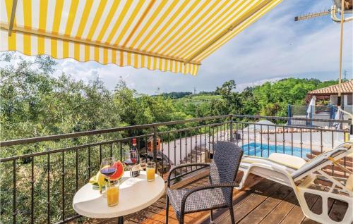  Three-Bedroom Holiday Home in Sveti Donat in Sveti Donat