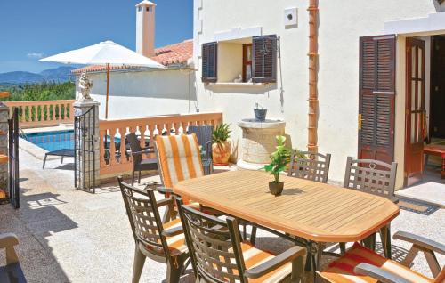 Nice home in Bger with 3 Bedrooms, WiFi and Outdoor swimming pool gîte à louer Búger