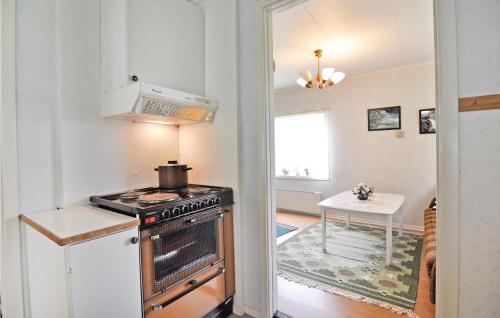 virtuve, Cozy Home In Dalskog With Kitchen in Dalskog