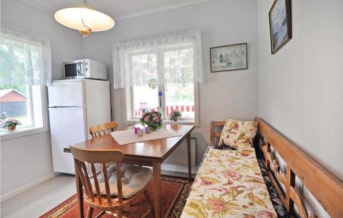 virtuve, Cozy Home In Dalskog With Kitchen in Dalskog
