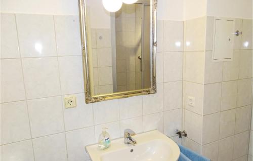 Two-Bedroom Apartment in Wismar - image 6