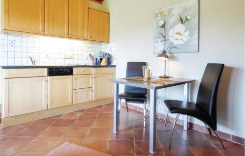 virtuve, Cozy Home In Korperich-Obersgegen in Korperich