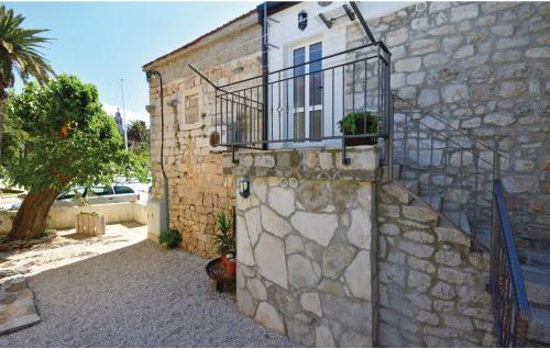  Amazing home in Sucuraj with WiFi and 0 Bedrooms, Unterkunft in Sućuraj