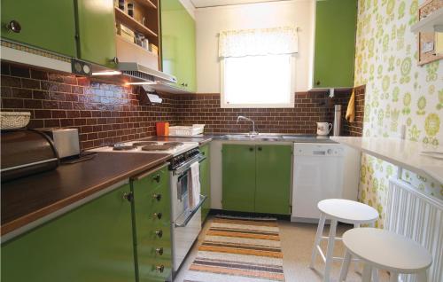 virtuve, 1 Bedroom Stunning Home In Larbro in Ire