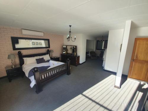 Leach Lodge Room Type - Executive Suite Leach Lodge Room Type - Executive Suite