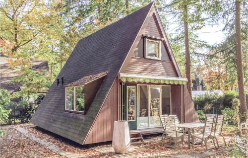 Two Bedroom Holiday Home In Rekem Lanaken Bovenwezet Belgien