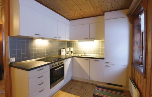 مطبخ, 2 Bedroom Awesome Home In Sysslebäck (2 Bedroom Awesome Home In Syssleback) in Syssleback
