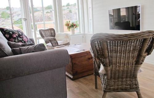 Lovely Home In Hamburgsund With Wifi in 漢堡遜