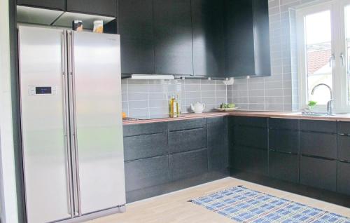廚房, Lovely Home In Hamburgsund With Wifi in 漢堡遜