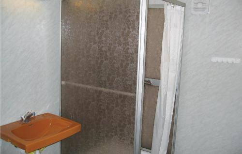 Vannas istaba, Nice Home In Sirevag With Kitchen in Sirevag