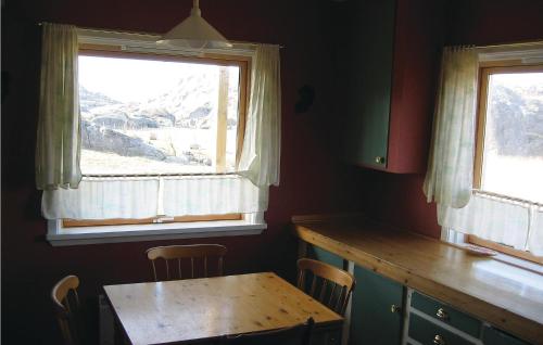 virtuve, Nice Home In Sirevag With Kitchen in Sirevag