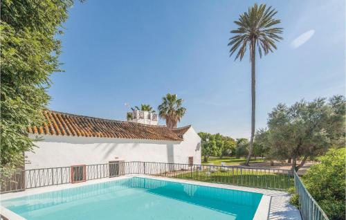 Beautiful home in La Campana, Sevilla with 5 Bedrooms, Outdoor swimming pool and Swimming pool