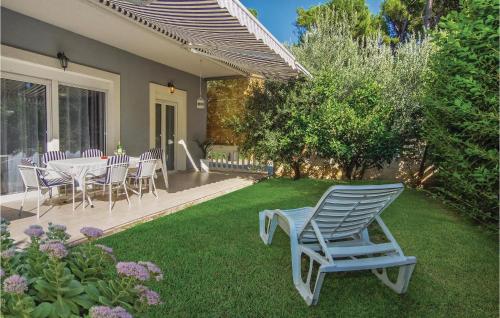  Three-Bedroom Apartment in Mravince, Unterkunft in Mravince