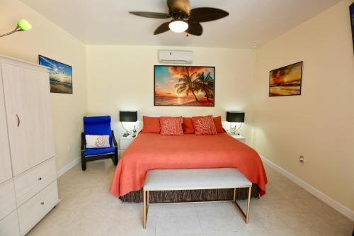 Fantasy Island Inn Caters to Men - image 5
