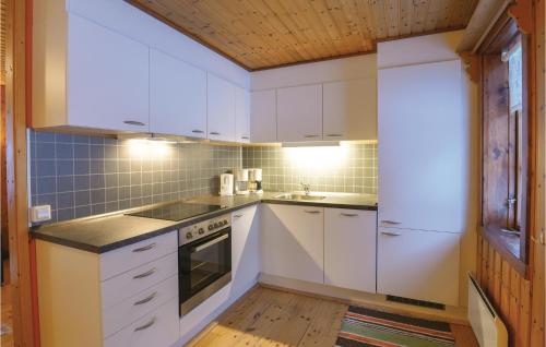 주방, Awesome Home In Sysslebäck With Wifi (Awesome Home In Syssleback With Wifi) in 시스스레백