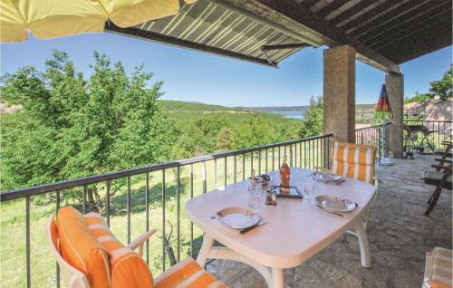 Awesome home in Bauduen with 2 Bedrooms and WiFi gîte à louer Bauduen