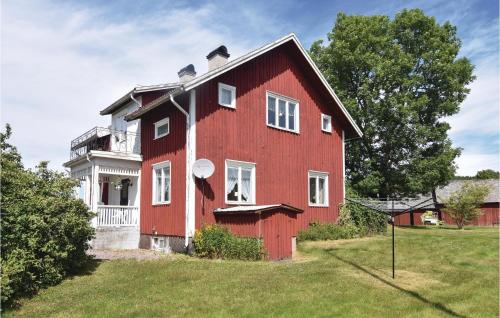 Stunning home in ml with 4 Bedrooms and WiFi - Åmål