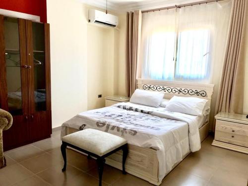 3 twin beds
