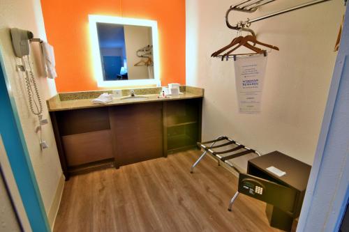 ห้องน้ำ, Howard Johnson by Wyndham Ocala FL I-75 in โอกาลา (FL)