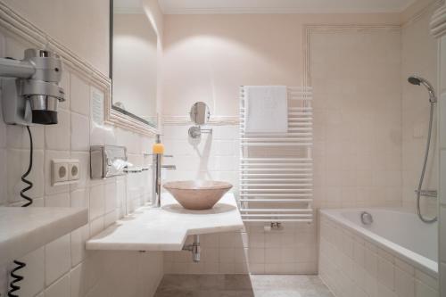 Hotel Madeleine - image 10
